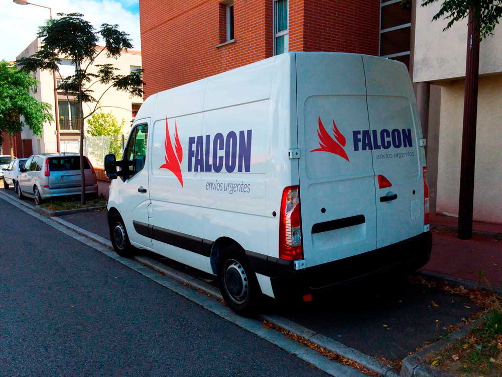 logo falcon mensajeria